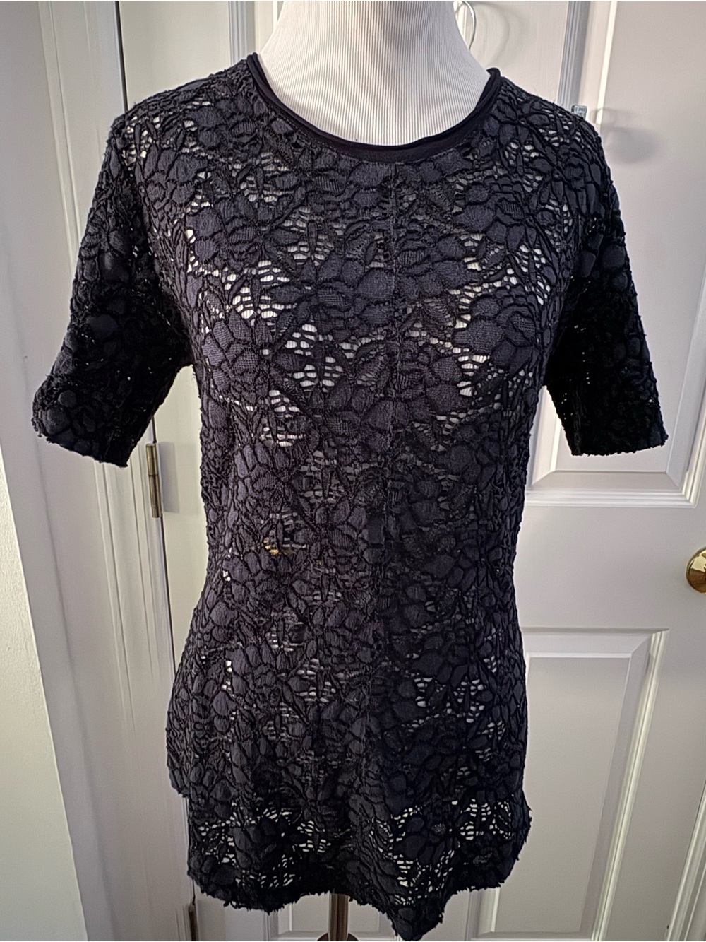 Raquel Allegra Black Floral Lace Short-Sleeve blouse Top Sz 2
